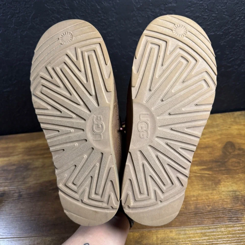 UGG neumel leather